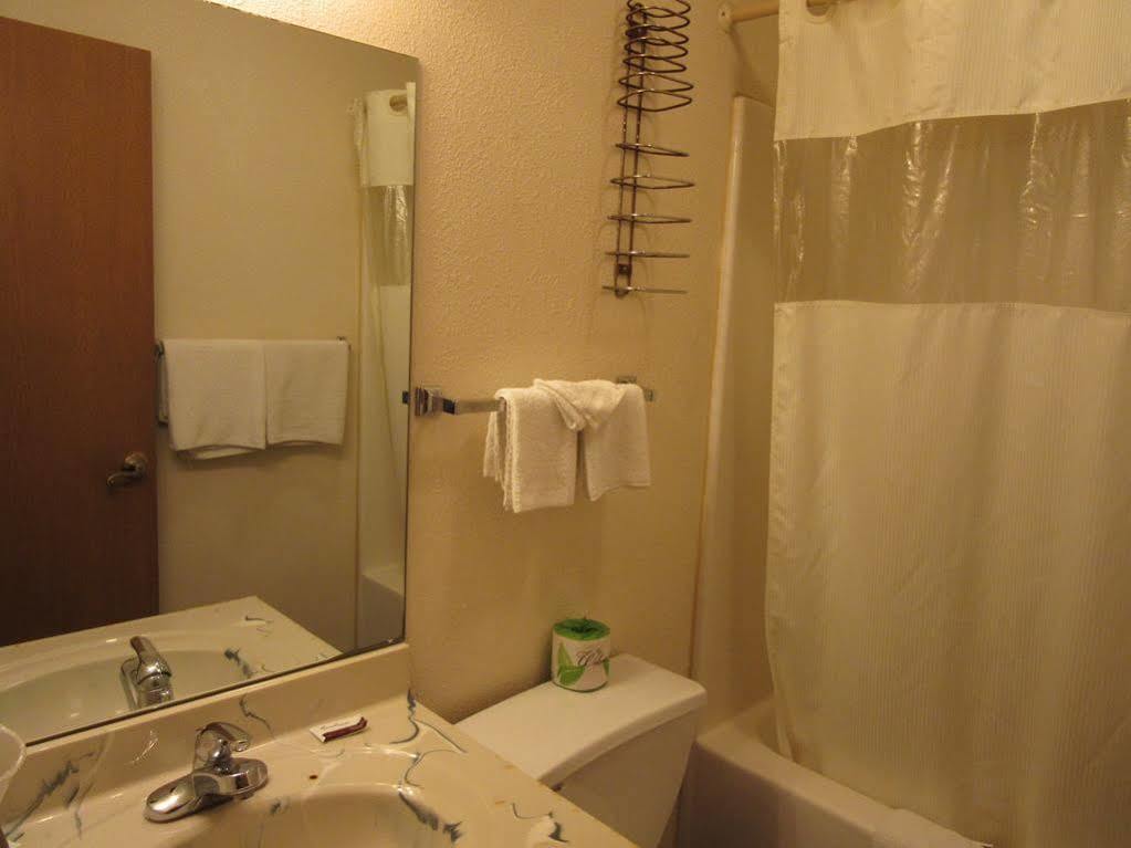 ويتشيتا Western Holiday Motel المظهر الخارجي الصورة